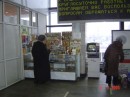 WEIGHING MACHINE, CASH MACHINE NOVELTY SHOP AT THE AIRPORT 115 * 448 x 336 * (27KB)